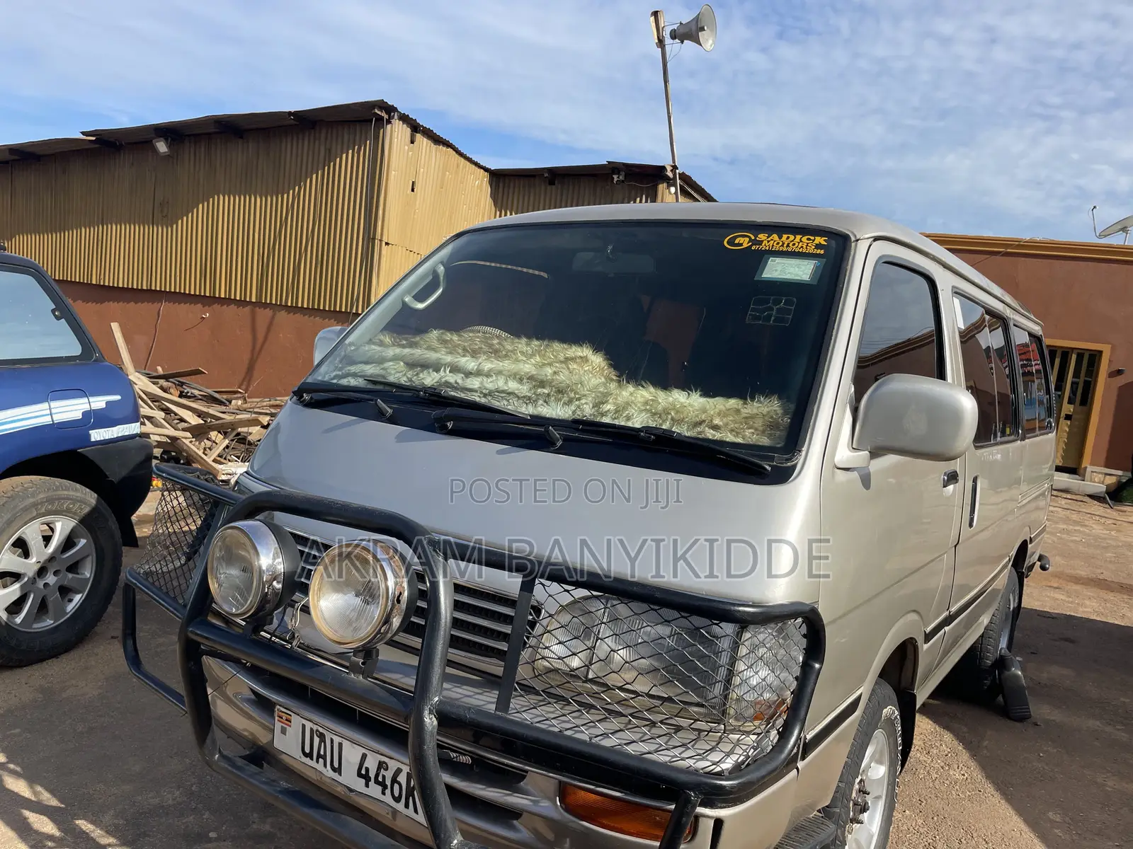 Toyota HiAce 2002 Grey