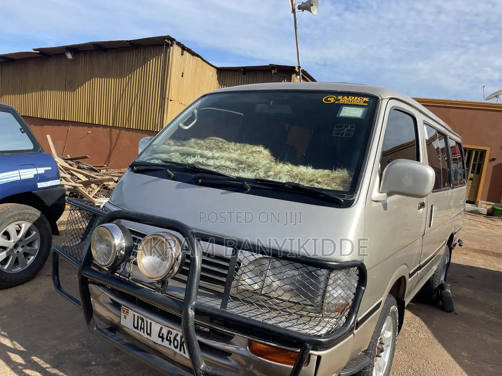 Toyota HiAce 2002 Grey