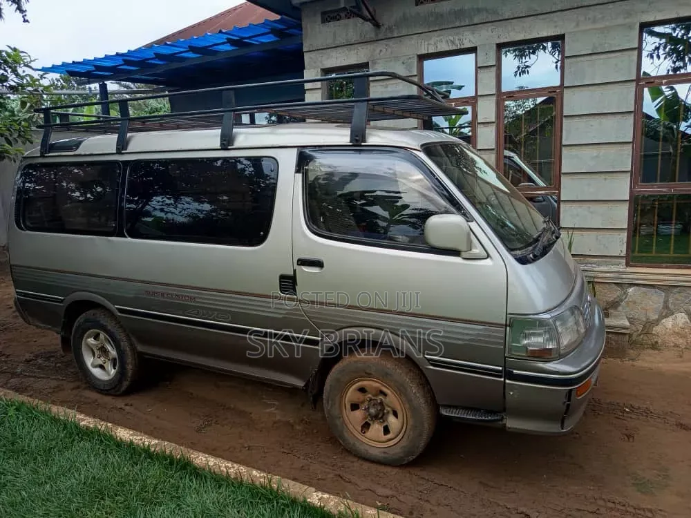 Toyota Grand HiAce Aero Storm Edition 3.0 Diesel Turbo 4WD 8-Seater