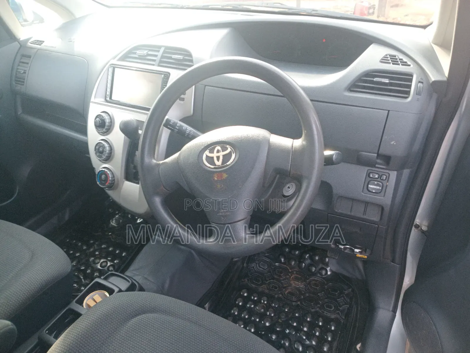 Toyota Ractis 2008 Silver