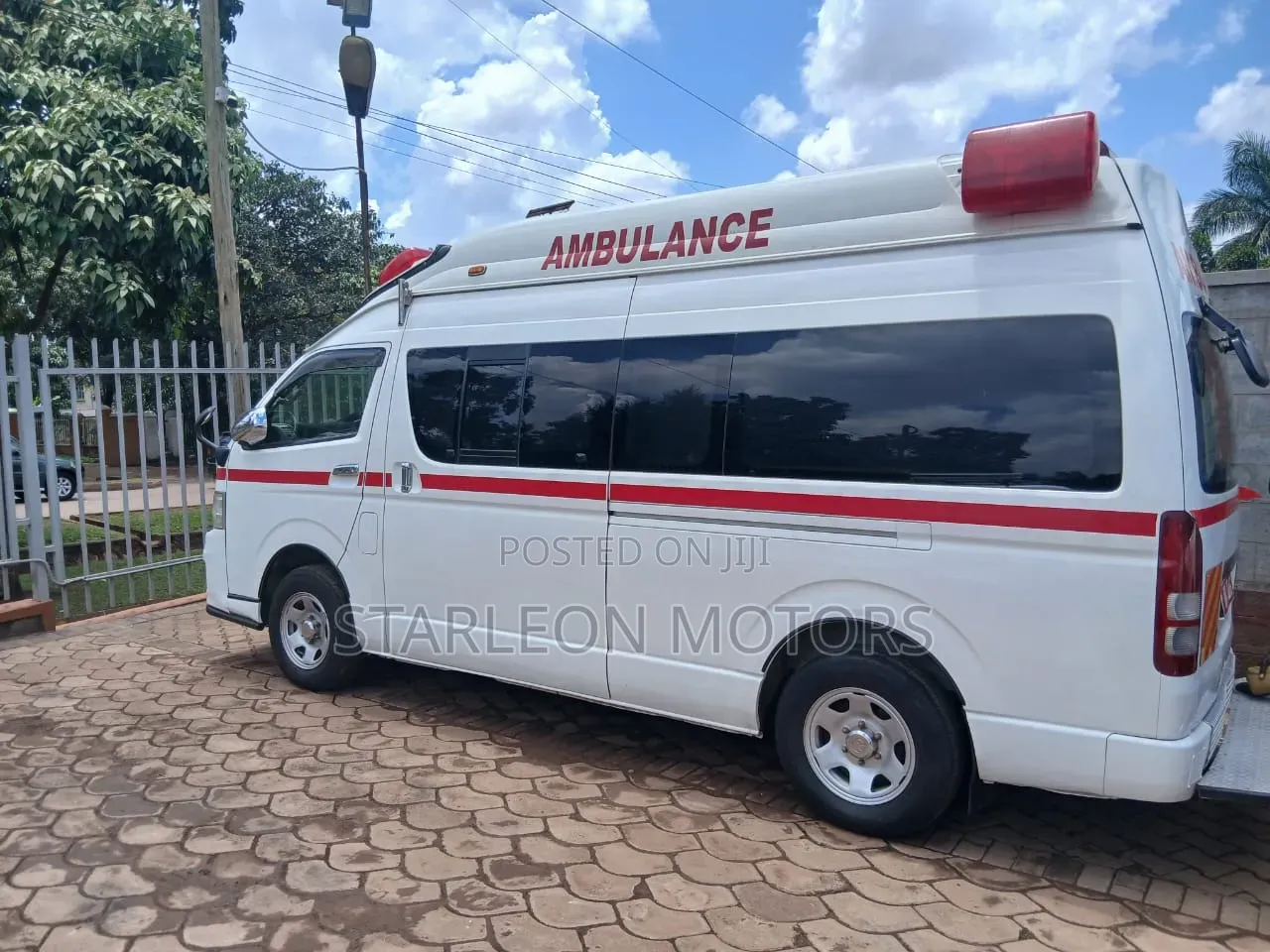 Toyota HiAce 2014 White