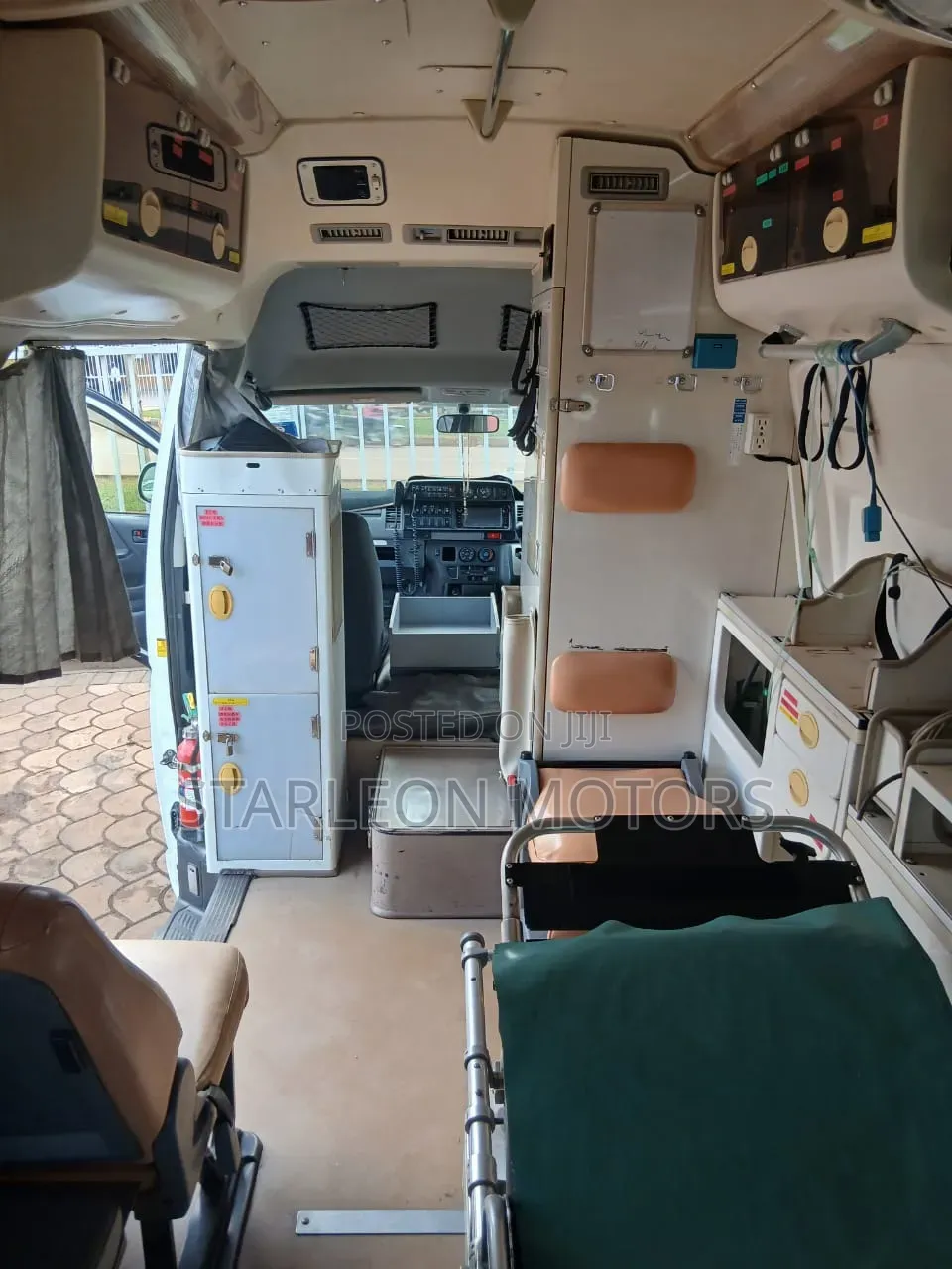 Toyota HiAce 2014 White
