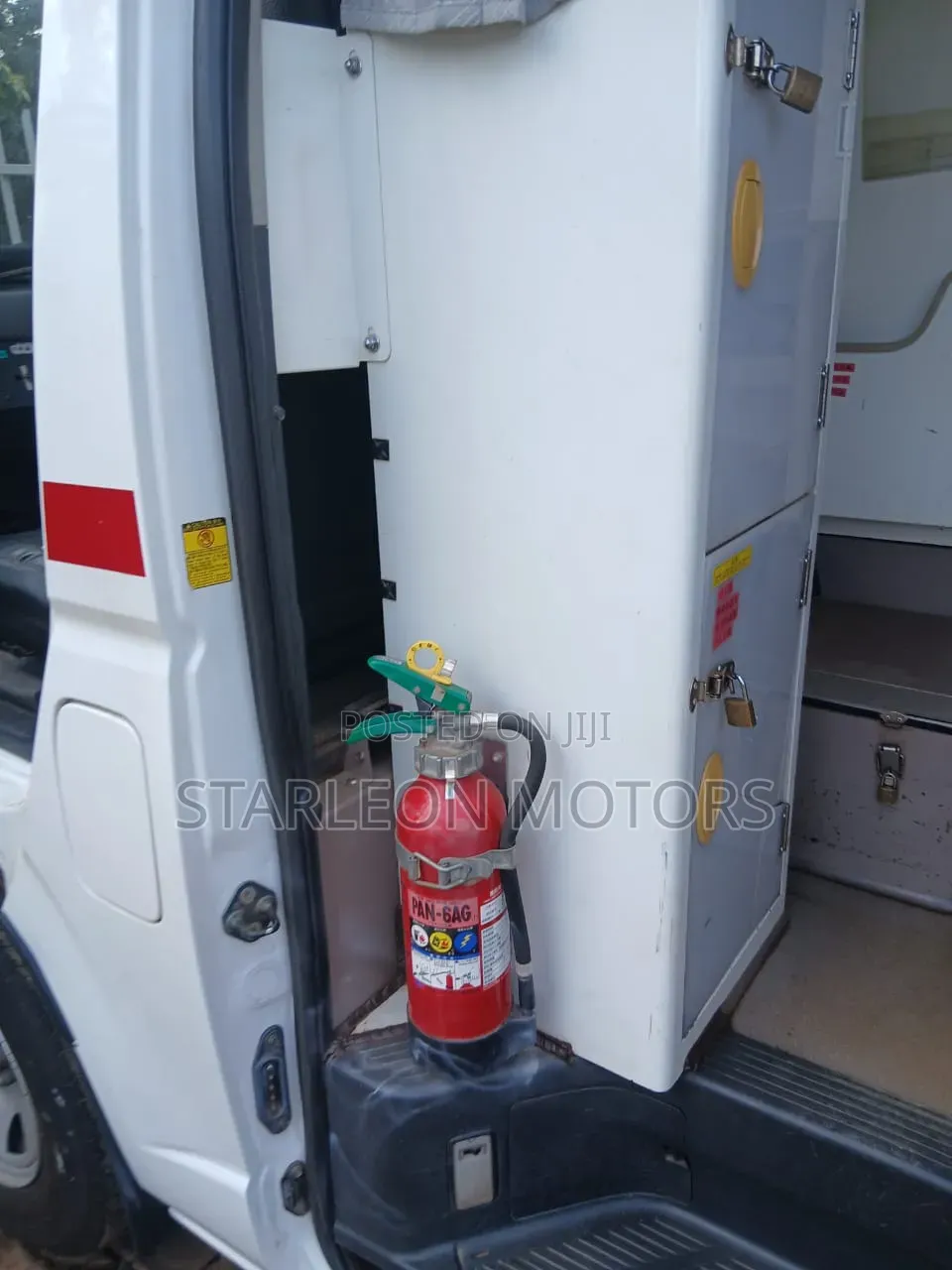 Toyota HiAce 2014 White