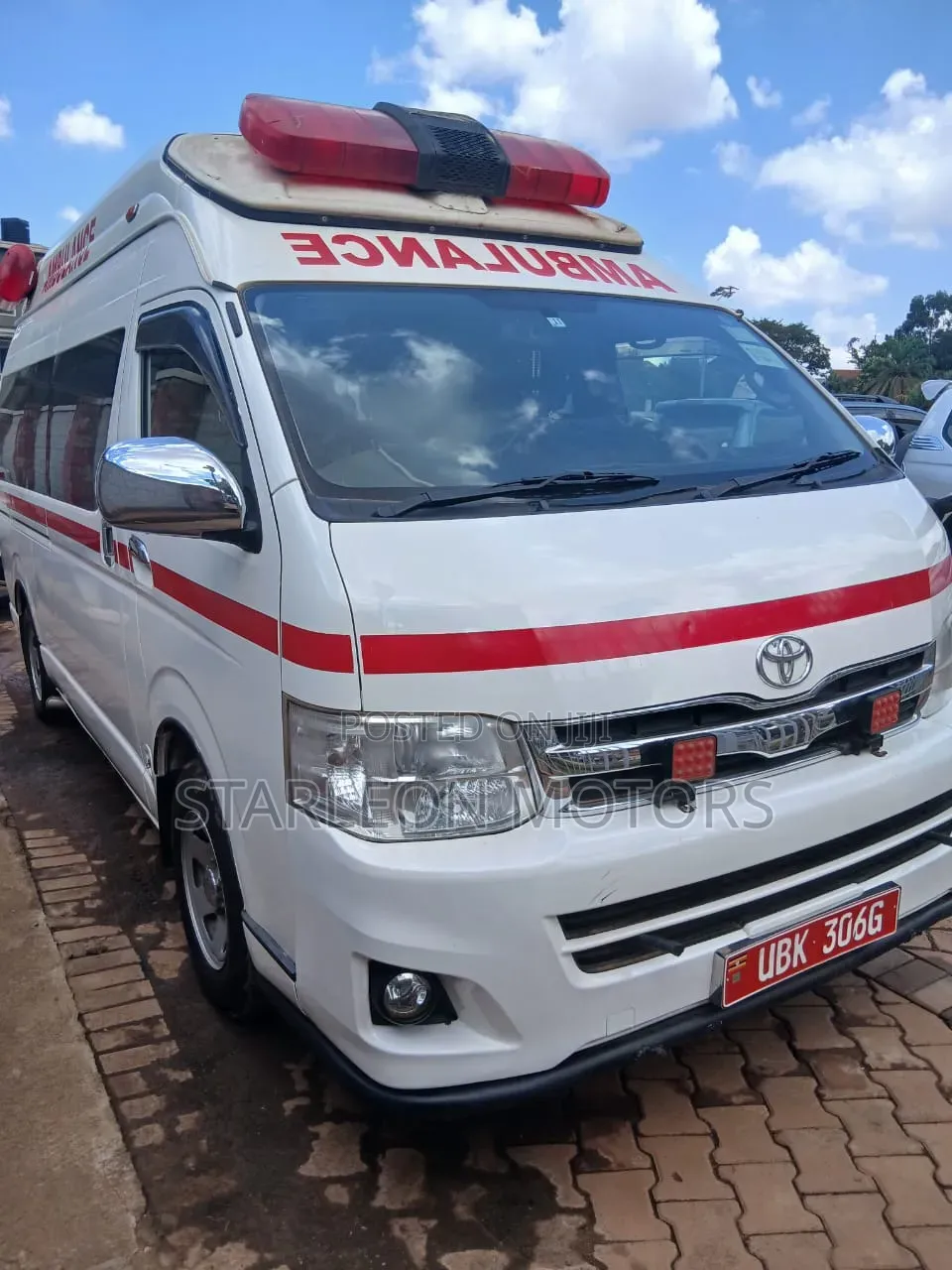 Toyota HiAce 2014 White
