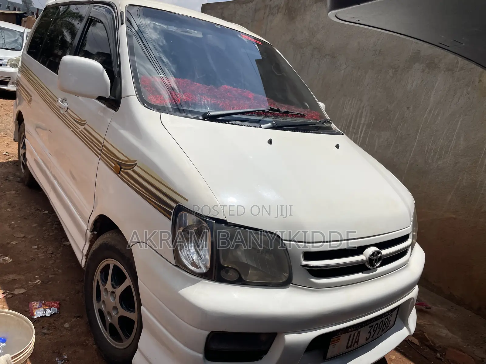 Toyota Noah 2002 White