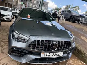 Mercedes-Benz E400 2022 Gray