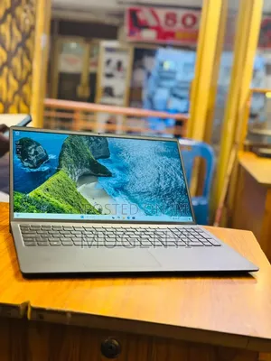 Laptop Dell Vostro 3520 8GB Intel Core i7 SSD 512GB