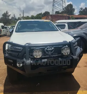 Toyota Hilux Revo Double Cab Deisel 2.4 AWD 2021 White