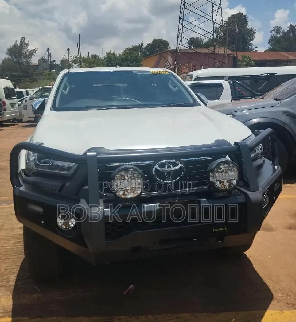 Toyota Hilux Revo Double Cab Deisel 2.4 AWD 2021 White