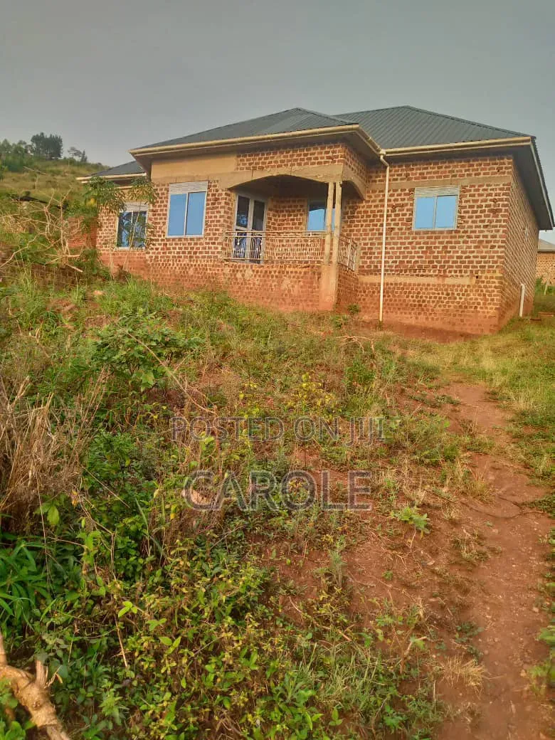 4bdrm Bungalow in Jomayi Estate -, Nakisunga for sale
