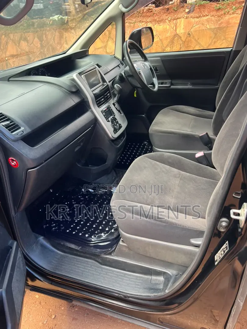 Toyota Noah 2012 Black