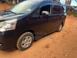 Toyota Noah 2012 Black