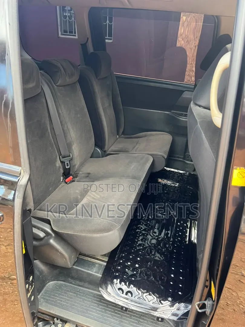 Toyota Noah 2012 Black