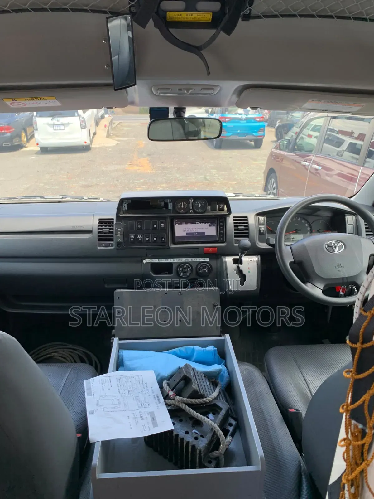 Toyota HiAce 2018 White