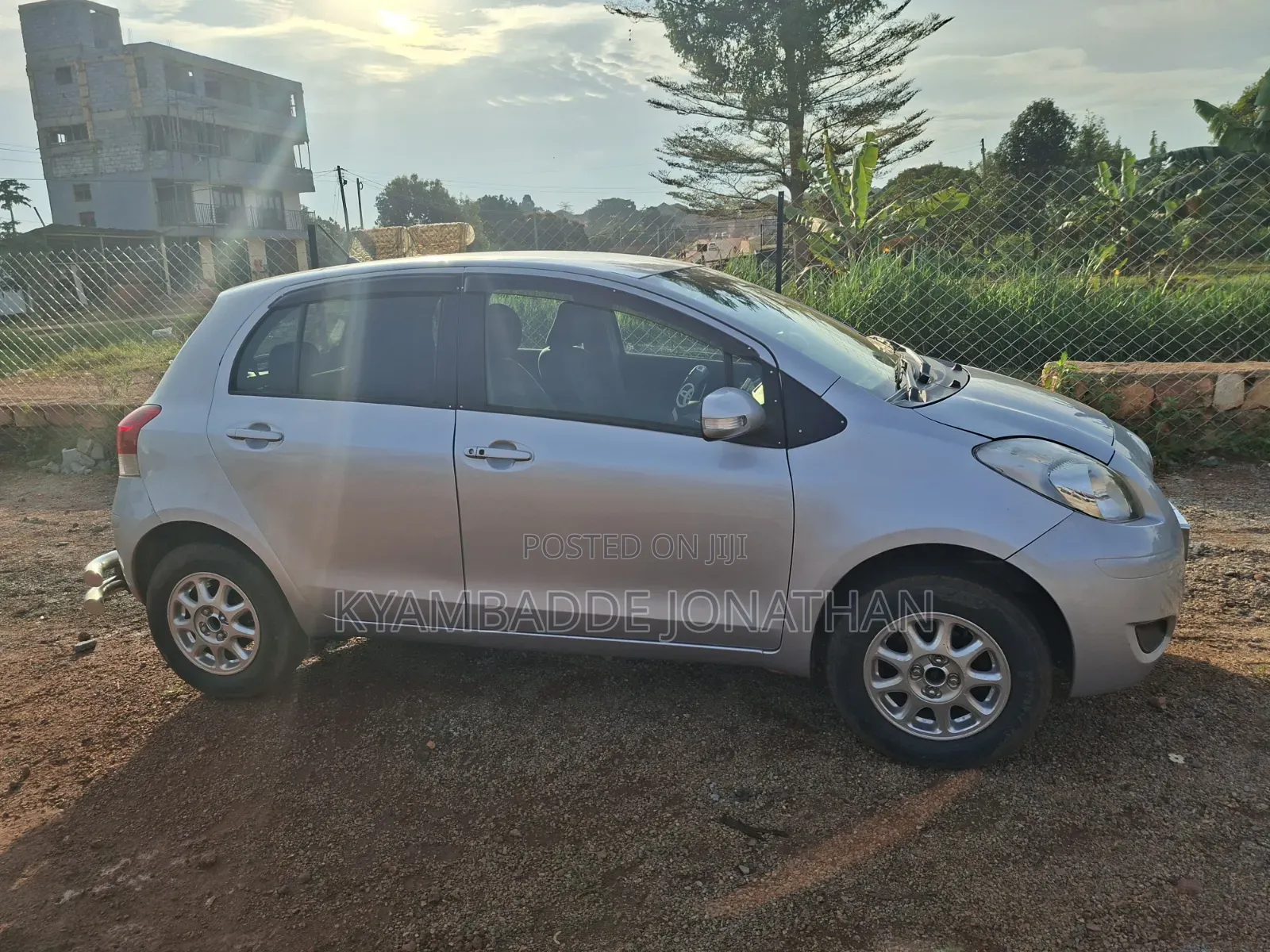 Toyota Vitz 2009 Silver
