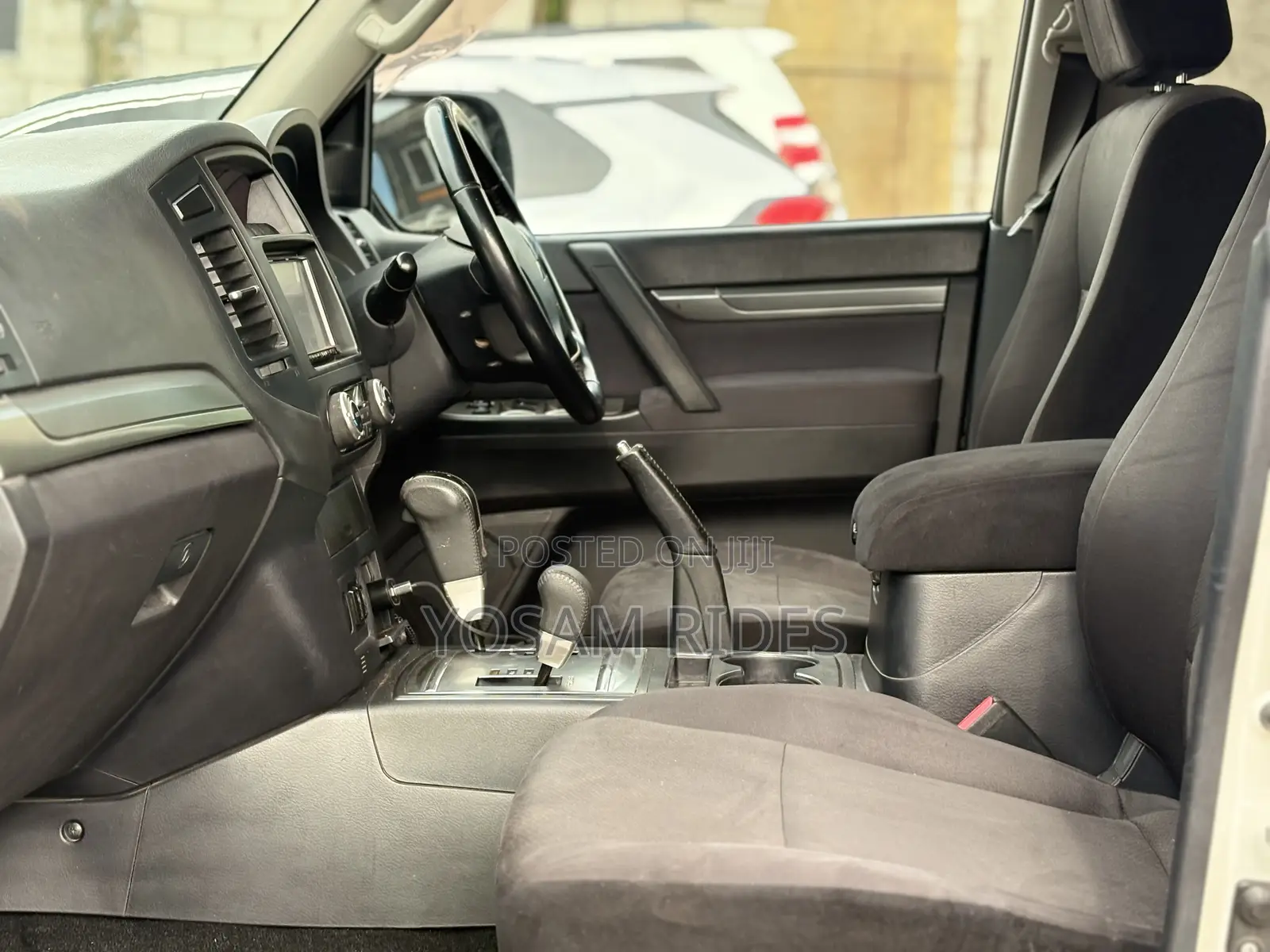 Mitsubishi Pajero 3.2 Di-Dc GLS 2011 White