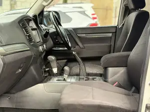 Mitsubishi Pajero 3.2 Di-Dc GLS 2011 White
