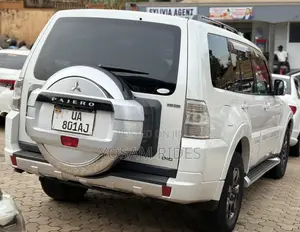Mitsubishi Pajero 3.2 Di-Dc GLS 2011 White