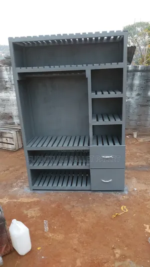 Closet Pallet