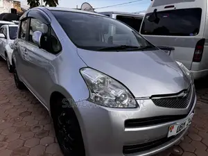 Toyota Ractis 2008 Silver