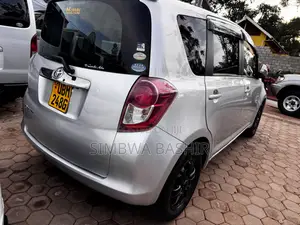 Toyota Ractis 2008 Silver