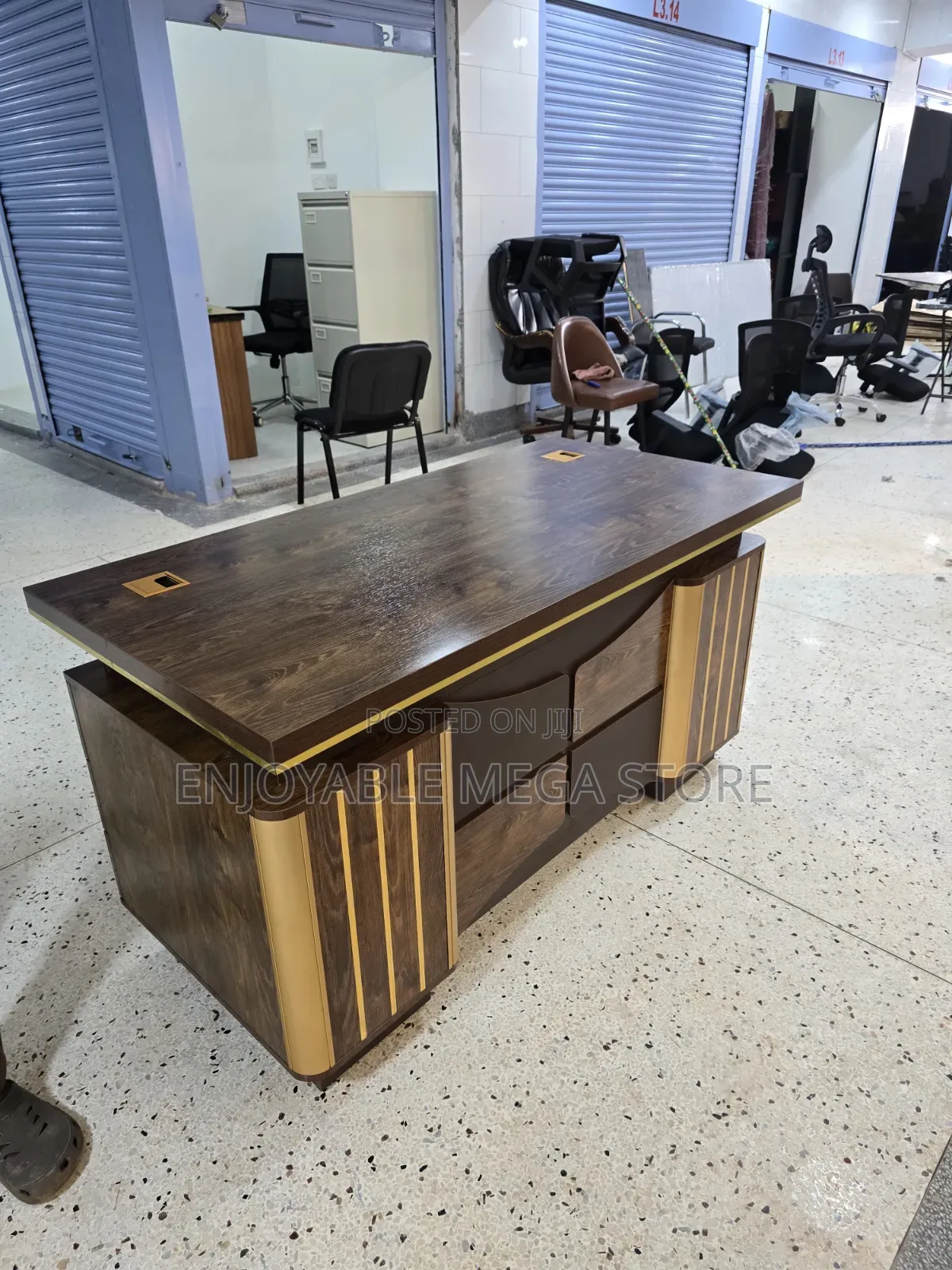 Quality Modern Office Desks Office Desks 1.4mtrs