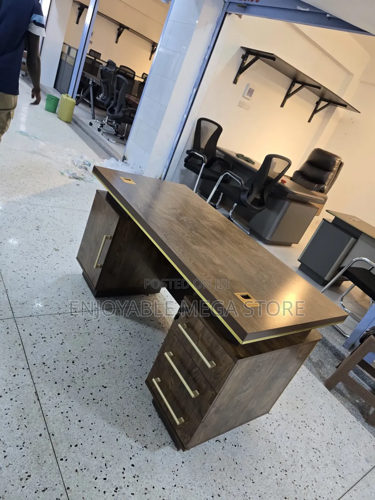Quality Modern Office Desks Office Desks 1.4mtrs
