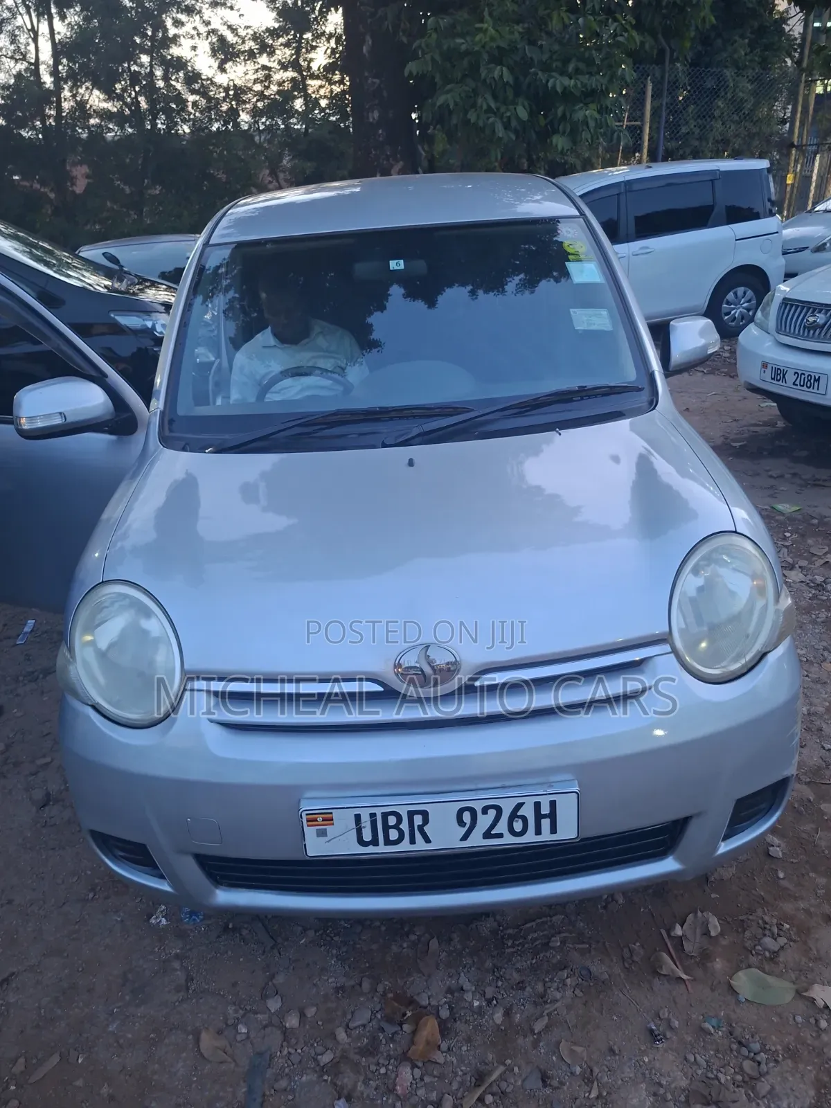 Toyota Sienta 2010 Gray