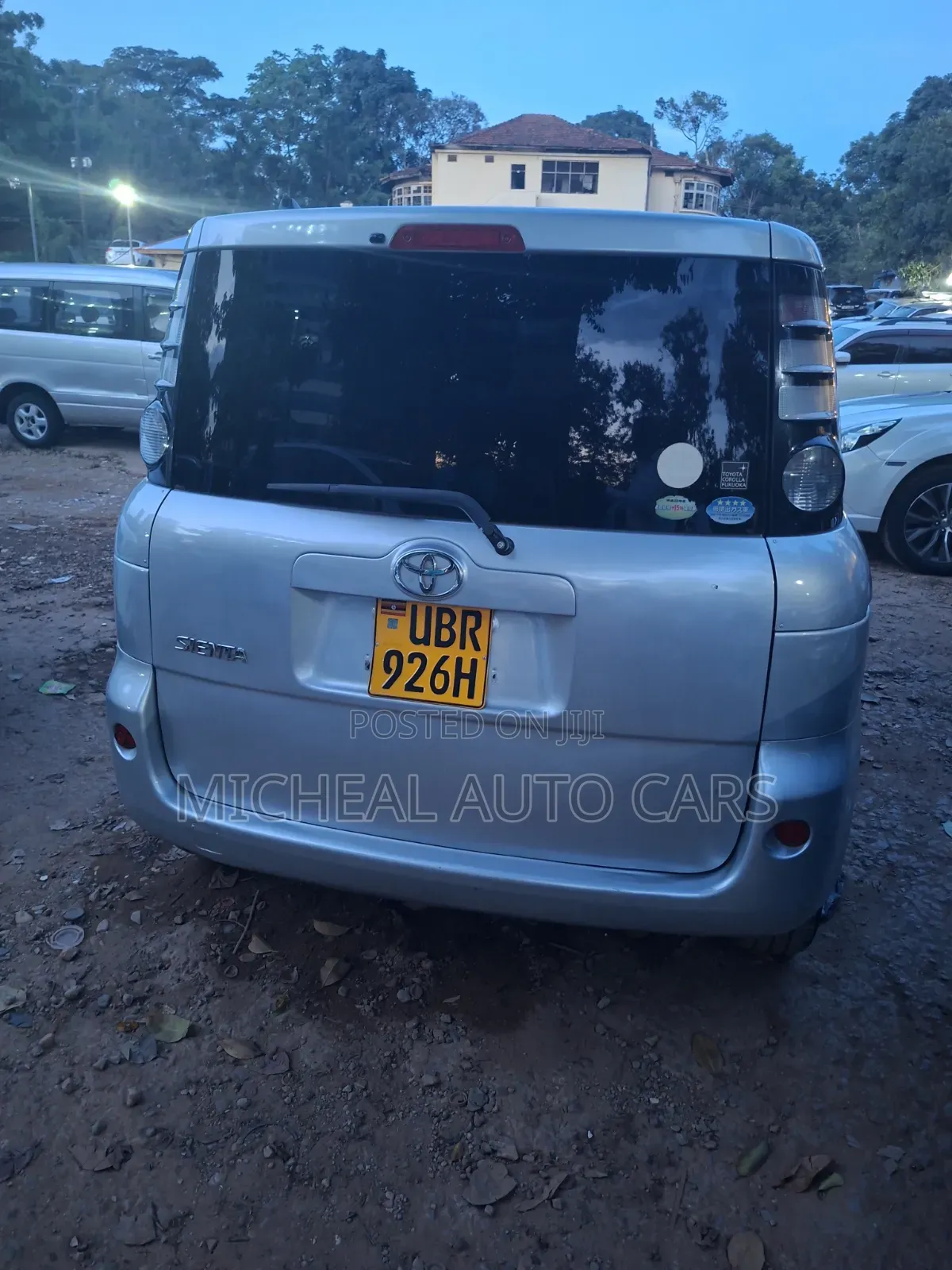Toyota Sienta 2010 Gray