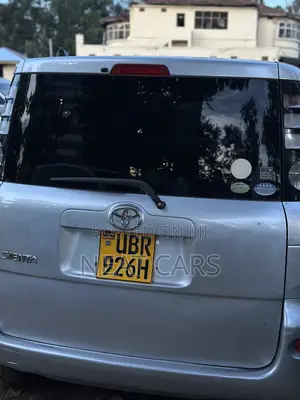 Toyota Sienta 2009 Gray