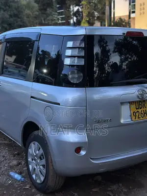 Toyota Sienta 2009 Gray
