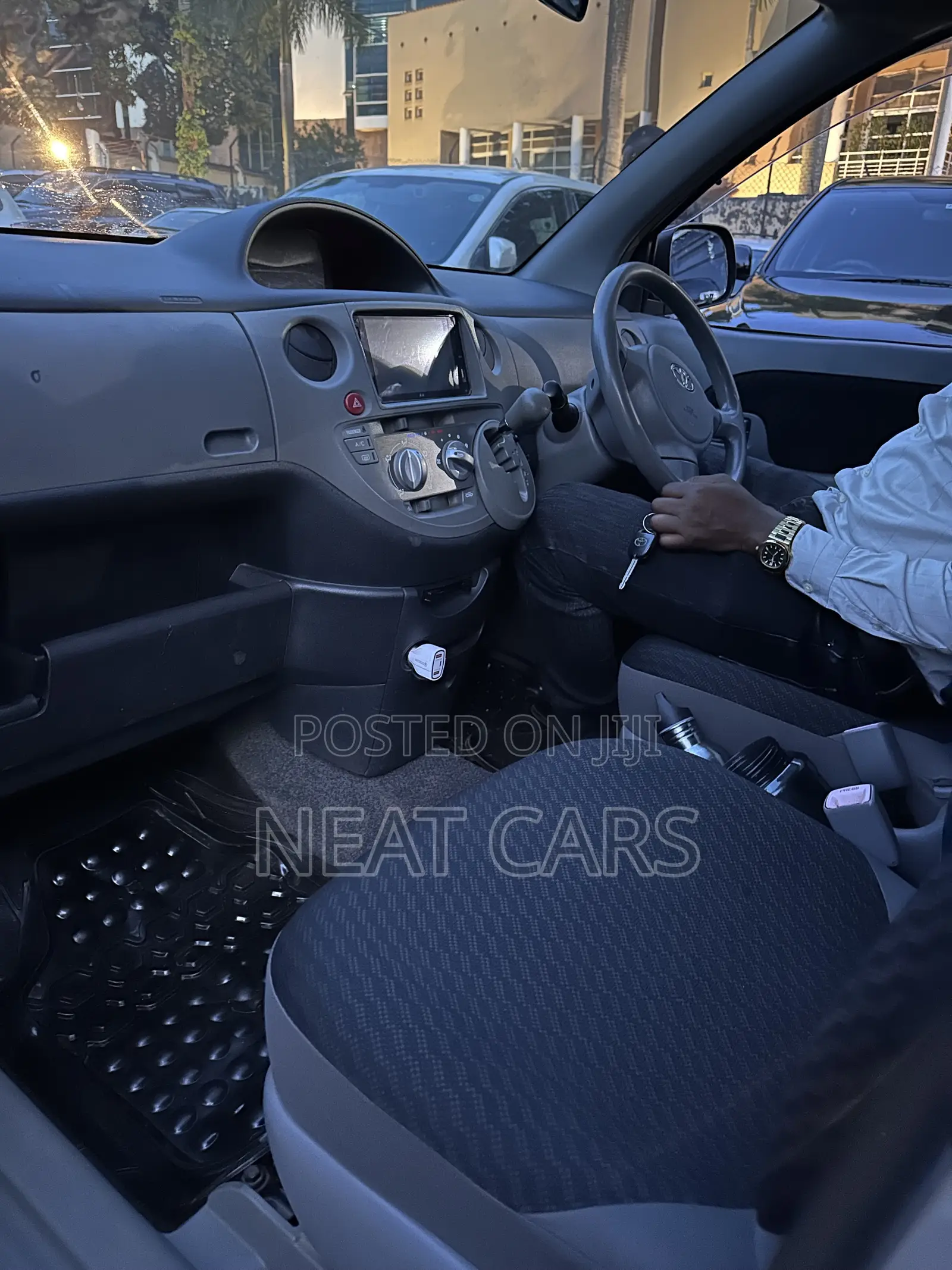 Toyota Sienta 2009 Gray