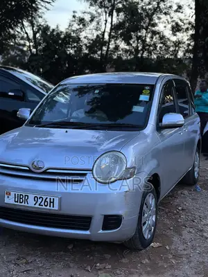 Toyota Sienta 2009 Gray