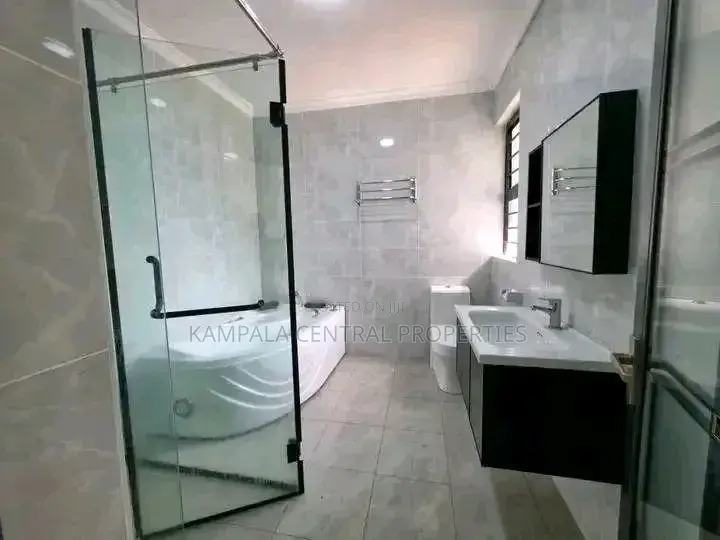 5bdrm Duplex in Munyonyo, Central Division for rent