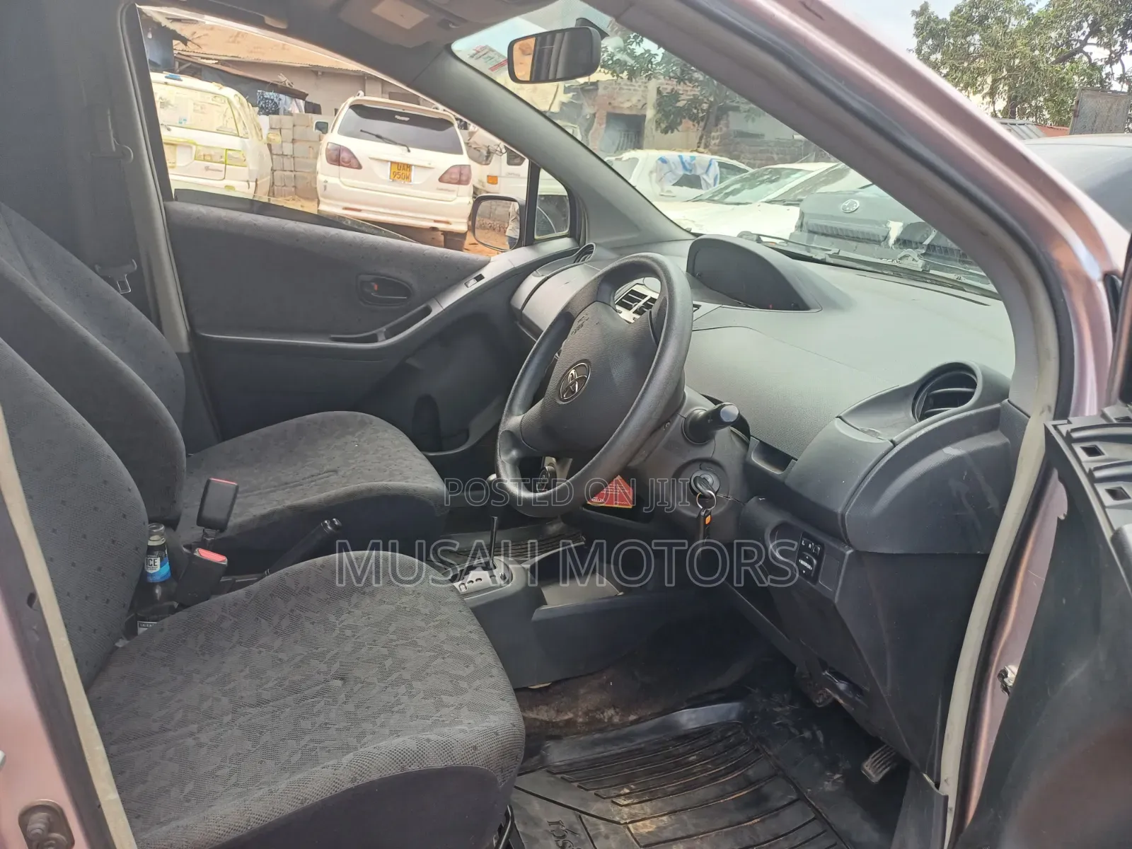 Toyota Vitz 1.3 FWD 5dr 2007 Gold