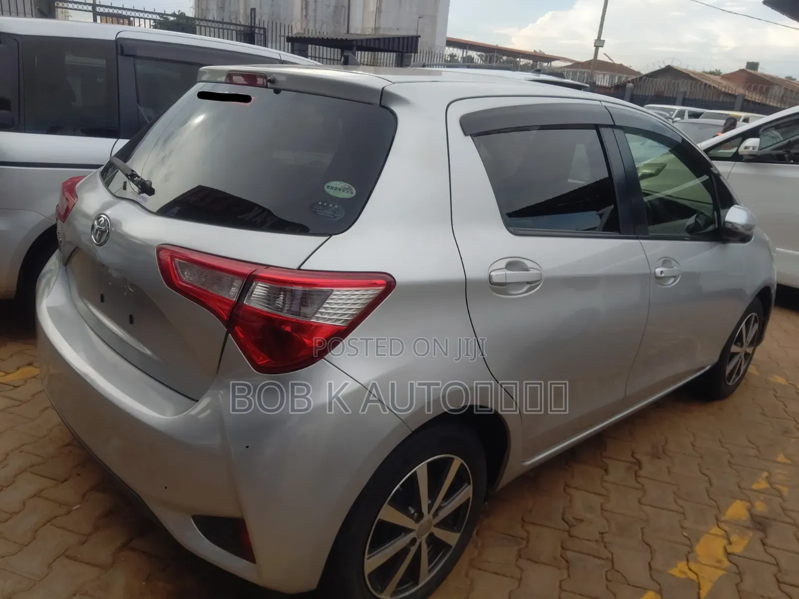 Toyota Vitz 1.0 FWD 5dr 2017 Silver