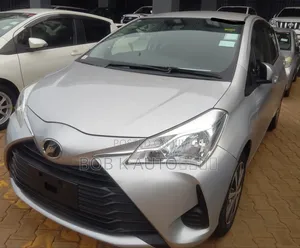 Toyota Vitz 1.0 FWD 5dr 2017 Silver