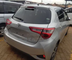 Toyota Vitz 1.0 FWD 5dr 2017 Silver