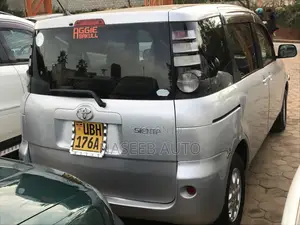 Toyota Sienta 2008 Silver