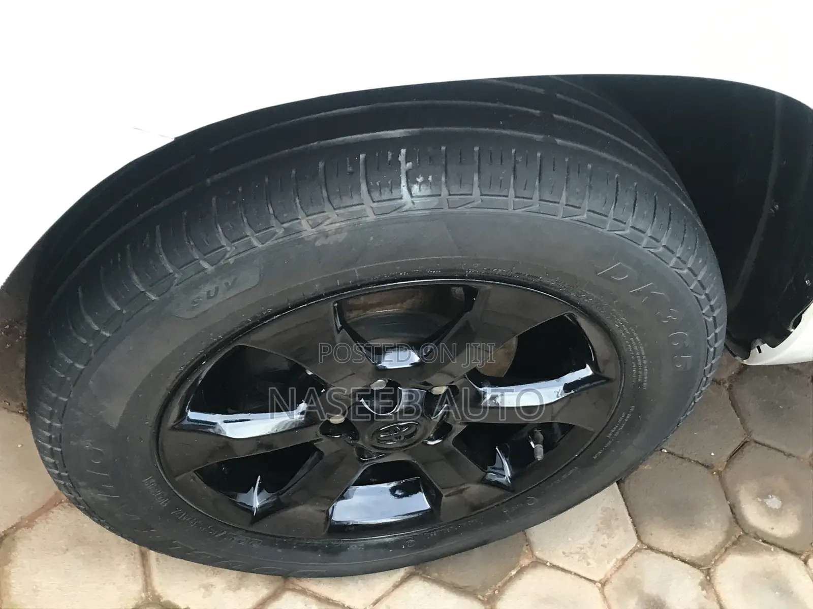 Toyota Vanguard 2009 White