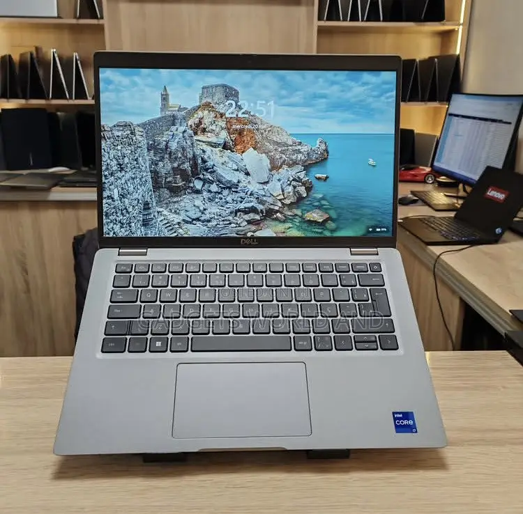 New Laptop Dell Latitude 5340 16GB Intel Core i7 SSD 512GB