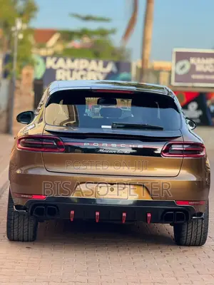 Porsche Macan 2016 Green
