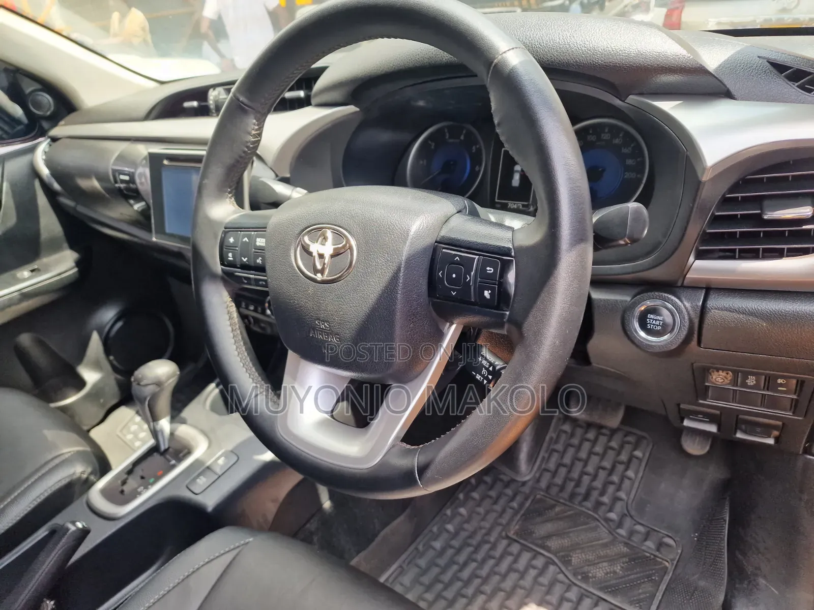 Toyota Hilux 2016 Gray