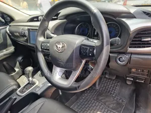 Toyota Hilux 2016 Gray