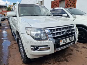 Mitsubishi Pajero 2011 White