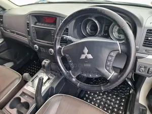 Mitsubishi Pajero 2011 White