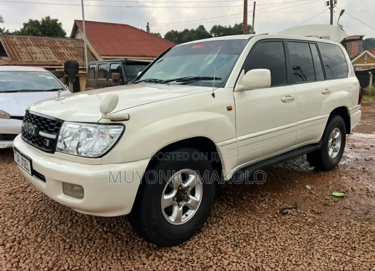 Toyota Land Cruiser 2003 White