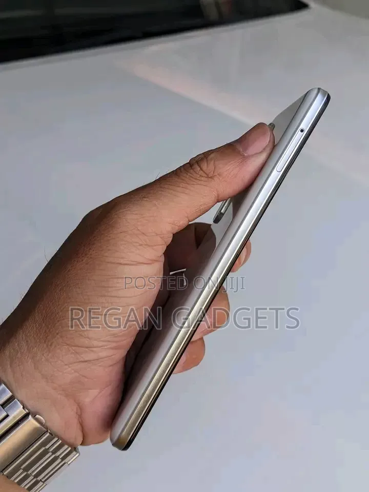 Sharp Aquos R5G 256 GB White