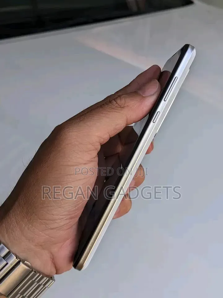 Sharp Aquos R5G 256 GB White