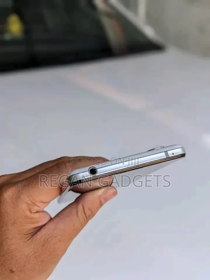 Sharp Aquos R5G 256 GB White